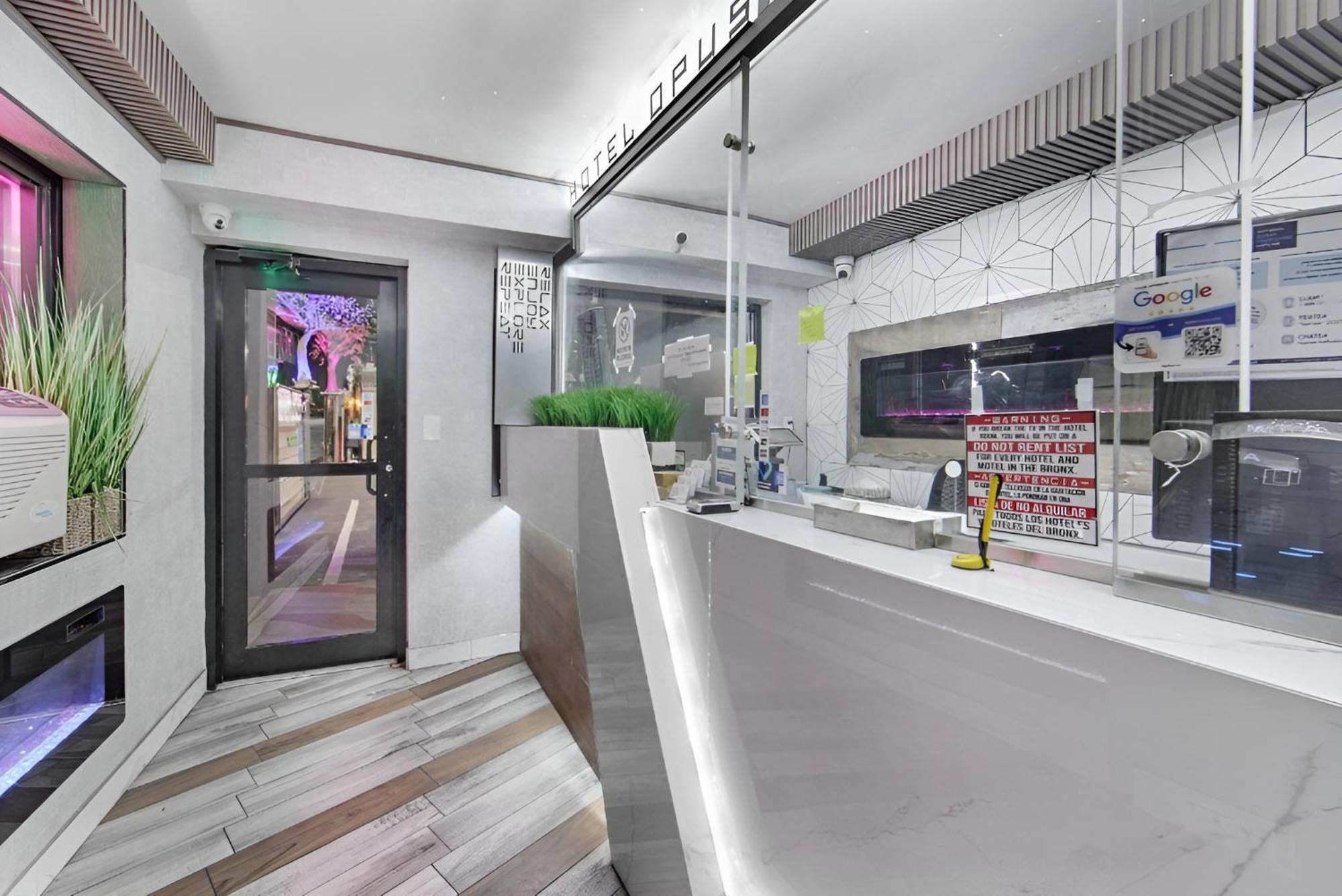 Hotel Opus Bronx Near Bay Plaza Mall Ню Йорк Екстериор снимка